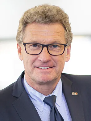 Portaits_GrussworteDrBerndBuchholz