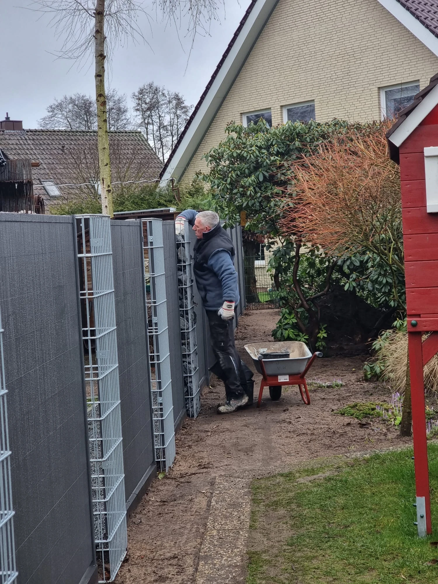 Handwerker arbeitet.