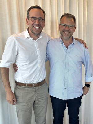 Lars Höft (re.) mit Käufer Paul Pohl